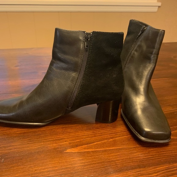 Vintage White Mountain Ankle Boots “Hope” - Picture 2 of 4